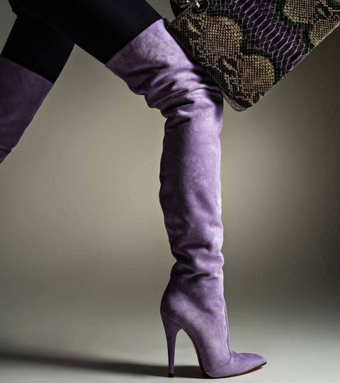 live shopping in fashion, model in high boots